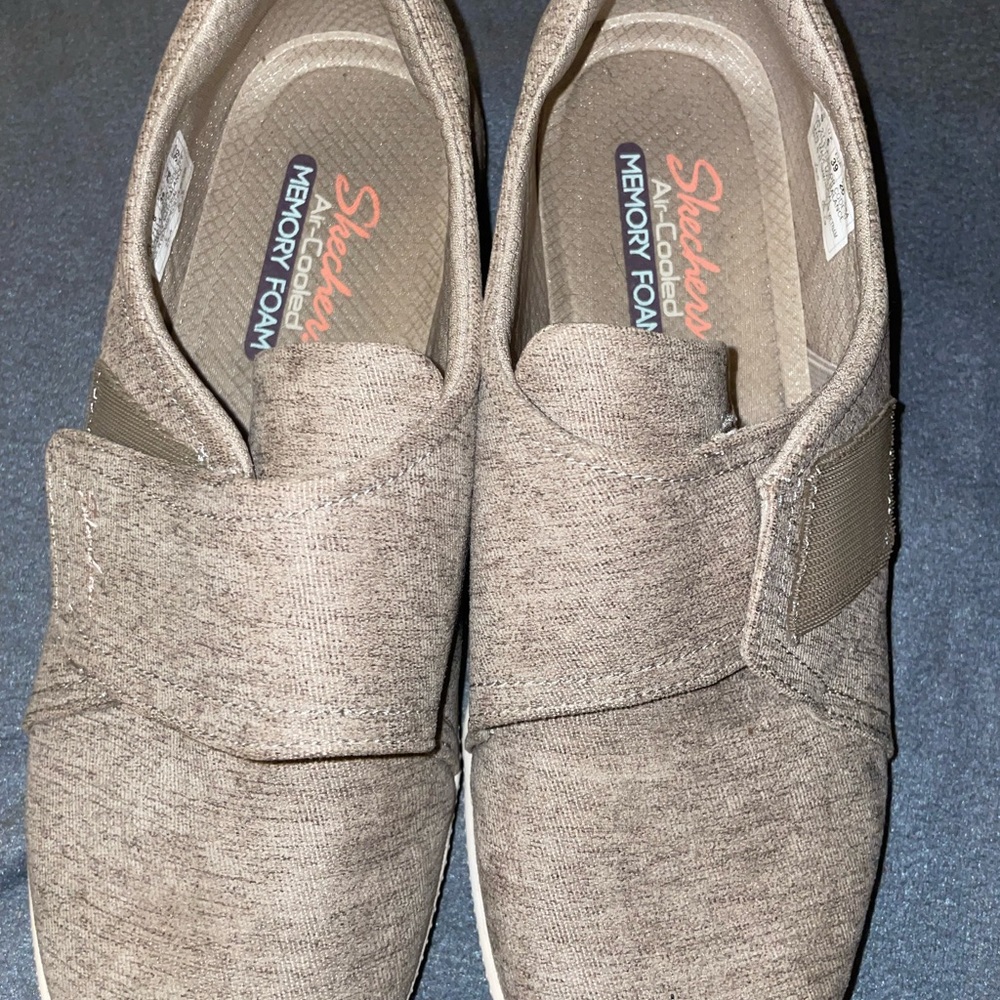 Sketchers Air-Cooled Memory foam size 9 woman’s shoes